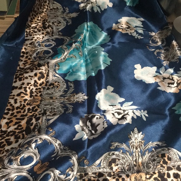 Square scarfs dark blue & medium blue animal print set of two NWT - Picture 4 of 5